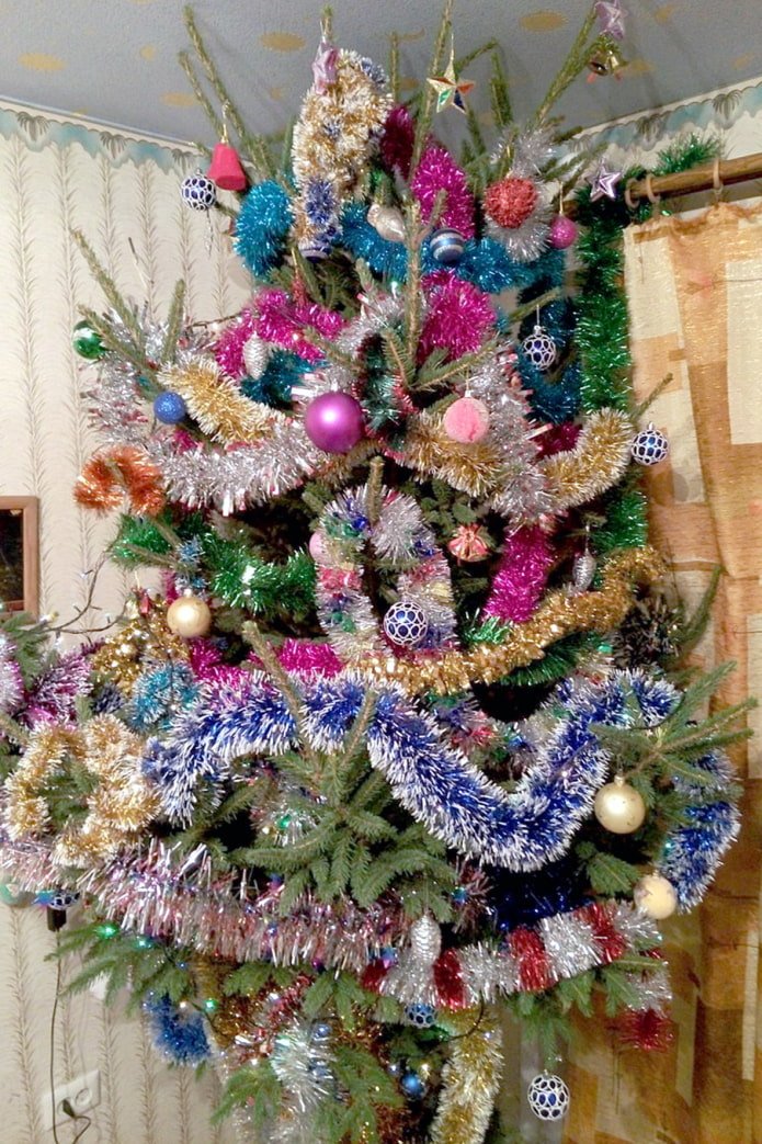 Много мишуры