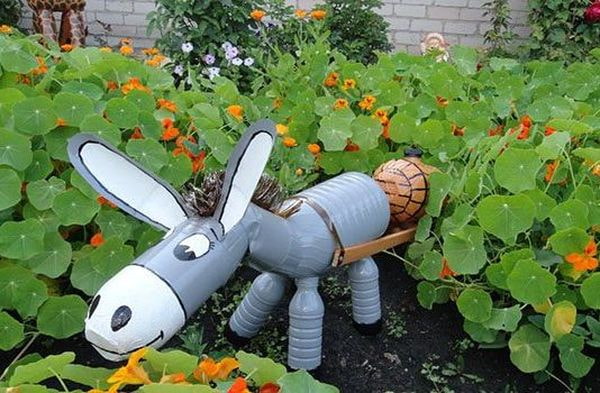 необычная фигурка из бутылки