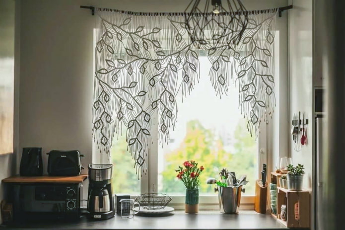 Макраме на окне